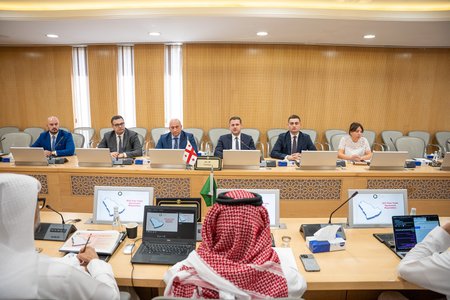 გენადი არველაძემ თავისუფალი ვაჭრობის შეთანხმებაზე მოლაპარაკების დაწყების მიზნით ყურის თანამშრომლობის საბჭოში შეხვედრა გამართა