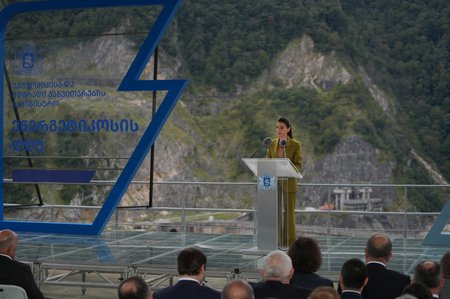 ეკონომიკისა და მდგრადი განვითარების მინისტრმა მარიამ ქვრივიშვილმა ენერგეტიკის დარგის წარმომადგენლებს პროფესიული დღე მიულოცა. საქართველოს ენერგეტიკოსის დღისადმი მიძღვნილი ღონისძიება „ენგურჰესის“ თაღოვანი კაშხლის ტერიტორიაზე გაიმართა და მასში მონაწილეობა მი